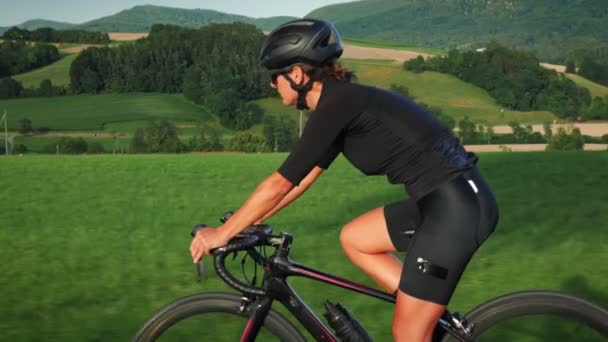 Cycling Triathlon Pro Road Cyclist Training Bicycle Outdoors Professional Female — Stockvideo