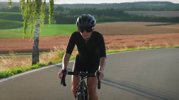 Cycling Sunset Portrait Slim Athletic Female Cyclist Bicycle Evening Sunlight — Vídeo de Stock