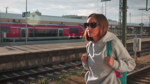 Female Tourist Backpack Standing Railway Platform Waiting Train Arrive Woman — Video Stock