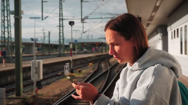 Portrait Woman Standing Empty Platform Railway Station Smartphone Hands Female — ストック動画