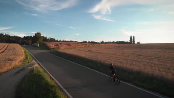 Road Cycling Female Pro Cyclist Riding Bicycle Sunset Lens Flare — Stockvideo