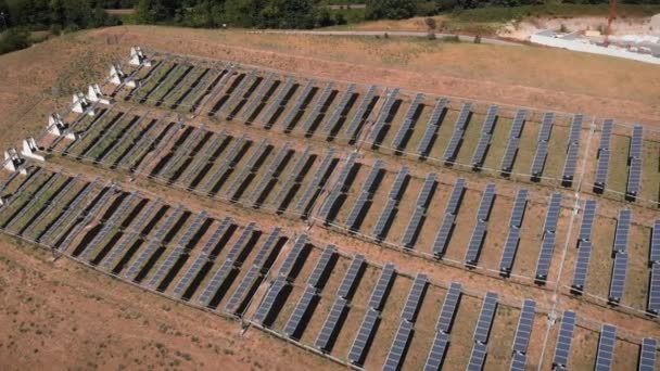 Flying Large Solar Panels Solar Farm Sunny Summer Day Rows — Video Stock