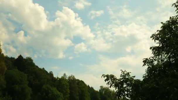 Beautiful Clouds Flying Blue Sky White Fluffy Clouds Moving Fast — Vídeo de Stock