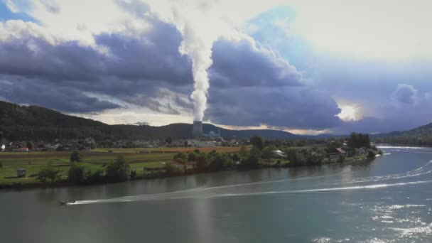 Smokestack Tower Nuclear Power Plant Smoke River Stormy Rainy Cloudy — Vídeo de Stock