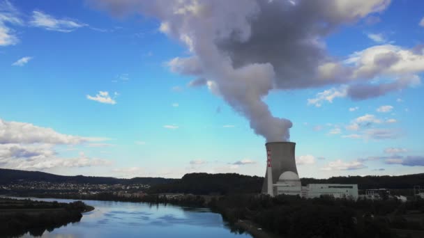 Big Smokestack Nuclear Power Plant Smoke Rising Air Environmental Conservation — Stockvideo