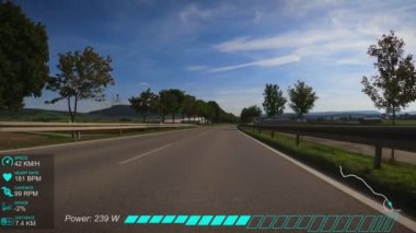 Bireysel zaman deneme bisikleti yarışı sırasında bisiklet süren profesyonel bir bisikletçi. Triatloncu triatlon bisiklet yarışına katılırken telemetri bilgileri ekrana yansıyor. Bisiklet ve triatlon