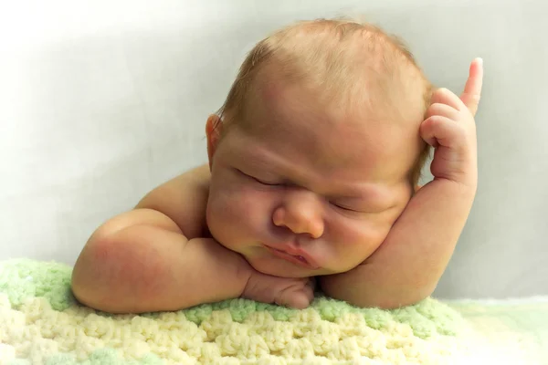 Bir fikir ile uyuyan bir bebek — Stok fotoğraf