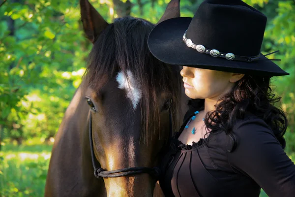 少女と彼女の馬のシリーズ — ストック写真