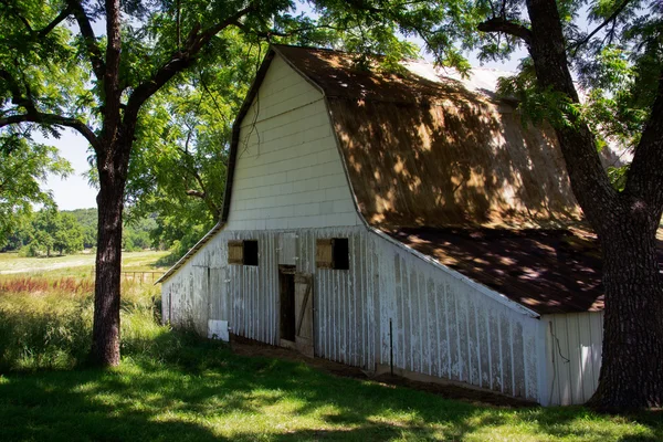 Old, Rustic White Barn — Stock Photo, Image
