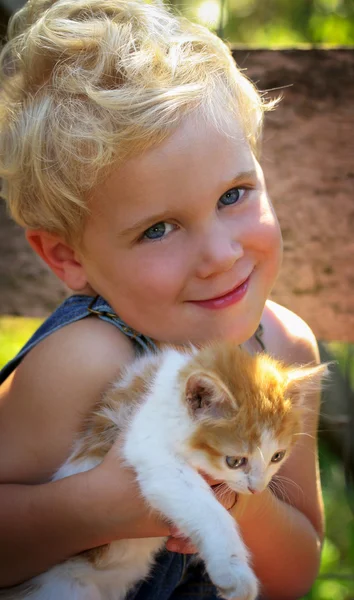 Young Boy with Kitten — Stock Photo, Image