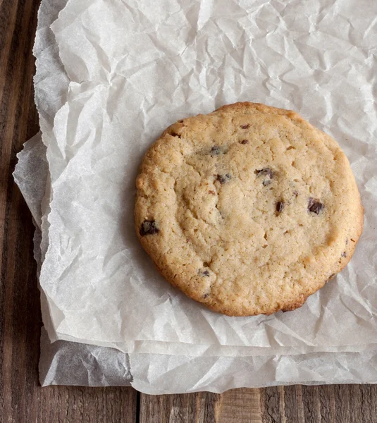 Freshly baked chocolate chip cookies — Stock Photo, Image