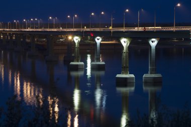 el puente sobre el río volga en Volgogrado