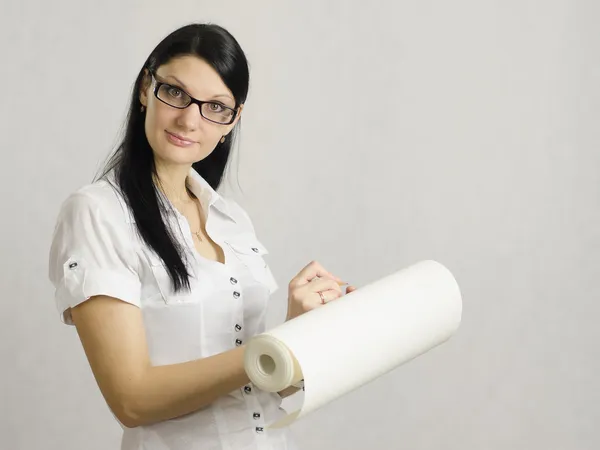 The girl wrote in pencil on the roll of paper — Stock Photo, Image