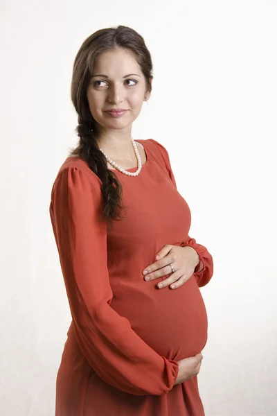 右に見る妊娠中の女性の肖像画 — ストック写真