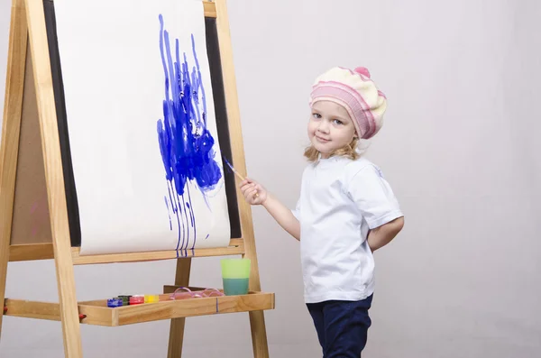 Dívka umělec barvy na plátně — Stock fotografie