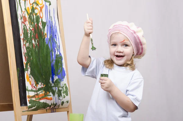 Meisje kunstenaar verf op doek — Stockfoto