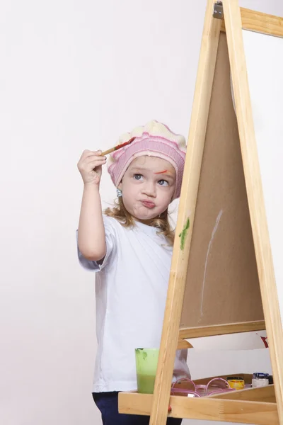 Meisje kunstenaar verf op doek — Stockfoto