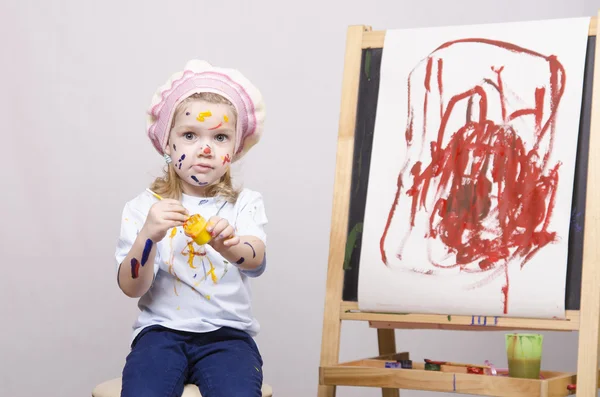 Portrait of a girl artist at the easel — Stock Photo, Image