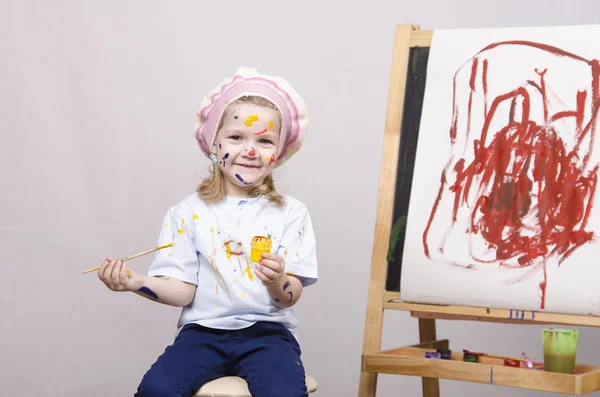 Şövale adlı bir kız sanatçı portresi — Stok fotoğraf