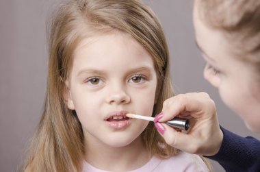 Parlatıcı dudak kızlara makyaj sanatçısı fırsatlar