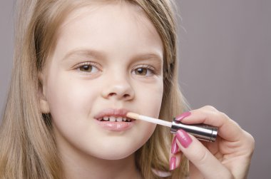 Parlatıcı dudak kızlara makyaj sanatçısı fırsatlar