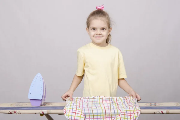 The child turns underwear when Ironing — Stock Photo, Image