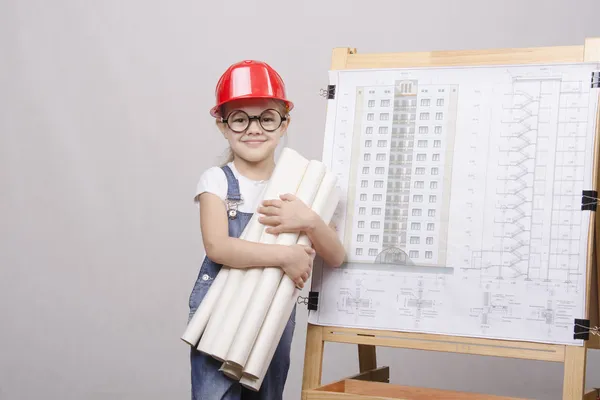 Niño con gafas cuesta dibujos a bordo — Foto de Stock