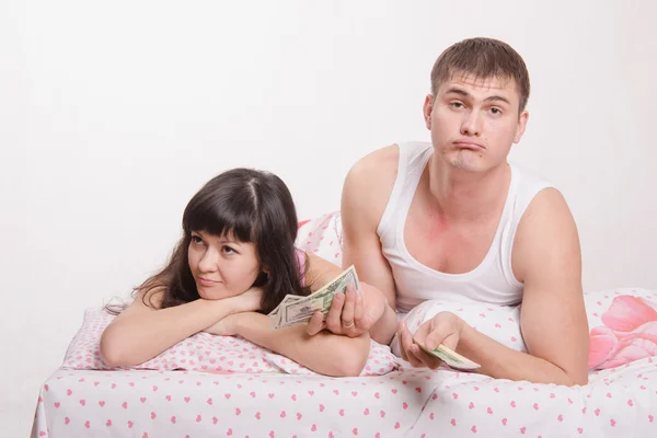 Young couple is not enough money to buy an apartment — Stock Photo, Image