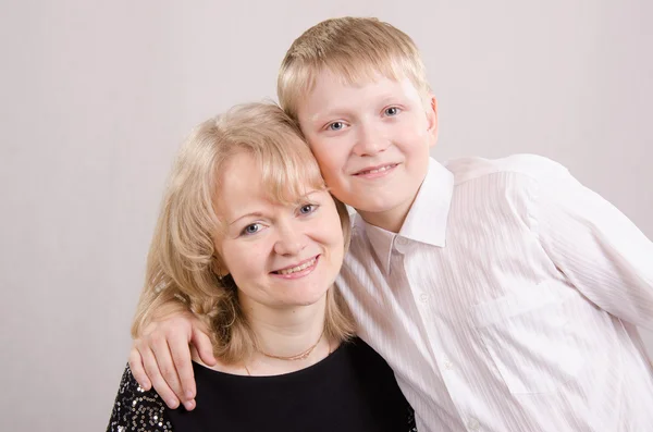 Portret van een moeder zoon tiener — Stockfoto