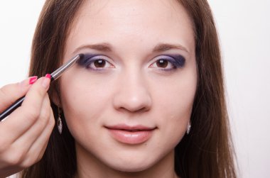Hiç bir model makyaj sanatçısı boyalar
