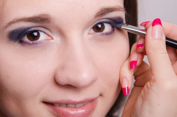 Girl likes makeup artist work — Stock Photo, Image
