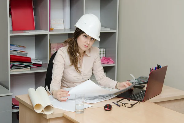 Architect office looks drawing — Stock Photo, Image