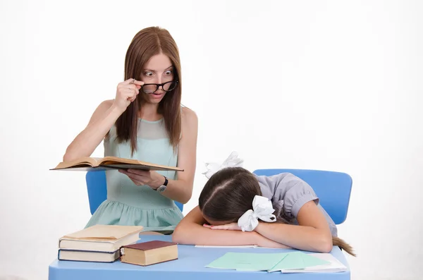 The teacher saw sleeping student — Stock Photo, Image