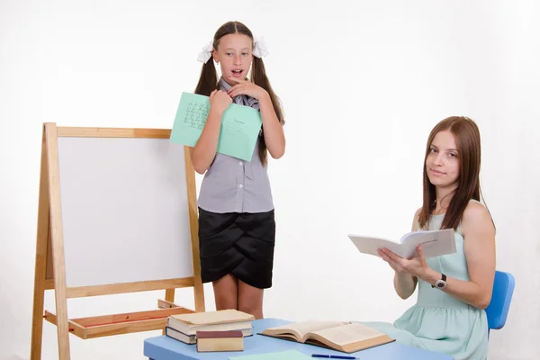 Trainee at the board thought about next issue — Stock Photo, Image