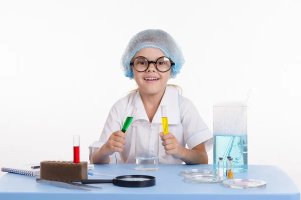 Young chemist mixes the two liquids — Stock Photo, Image
