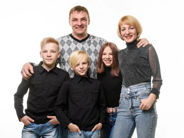 Glad Vuxen Stor Familj Casual Kläder Isolerad Vit Bakgrund — Stockfoto