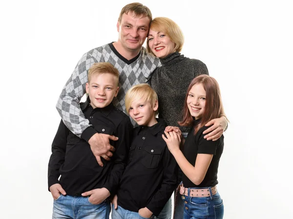 Glad Uppväxt Stor Familj Två Tonårspojkar Och Flicka Isolerad Vit — Stockfoto