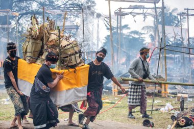 Bali 'de yakma töreni fotoğrafı