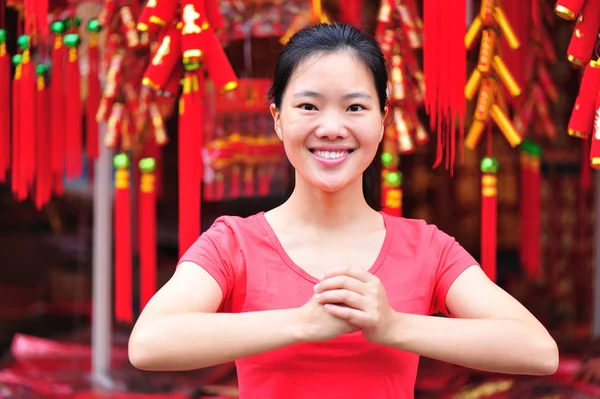 Kvinna önskar dig en happy kinesiska nyåret — Stockfoto