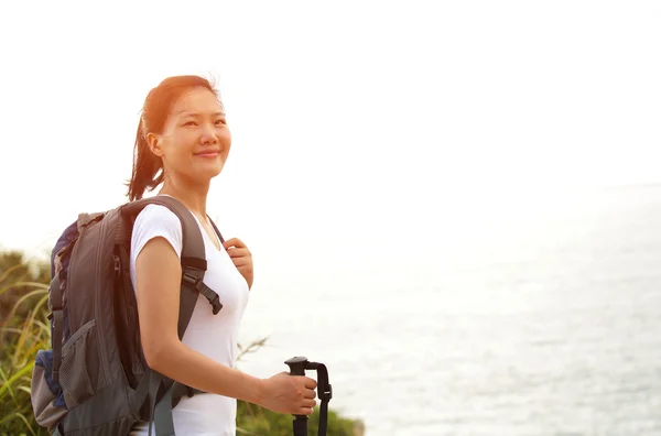 Asian woman hiker enjoy the view stand at seaside — Stock Photo, Image