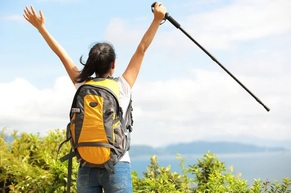 Woman hiker open arms — Stock Photo, Image