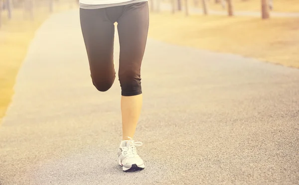 Mujer corriendo — Foto de Stock