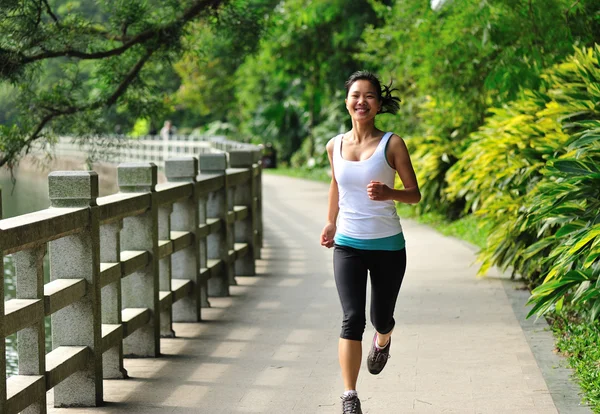 Woman runner — Stock Photo, Image