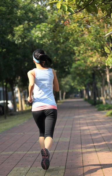 Woman runner — Stock Photo, Image