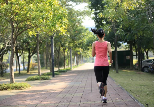 Woman runner — Stock Photo, Image