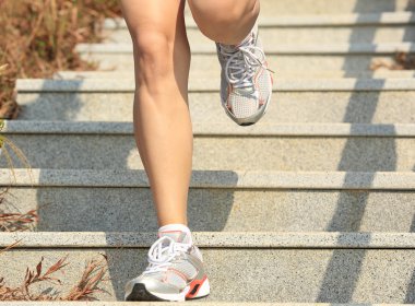 dağ merdivenlerde yukarı taşı