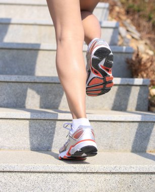 dağ merdivenlerde yukarı taşı