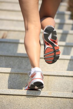 dağ merdivenlerde yukarı taşı