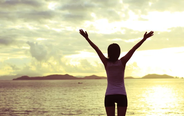 Woman open arms — Stock Photo, Image