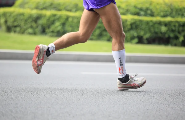 Atleta correndo na maratona internacional de Shenzhen 2013 — Fotografia de Stock